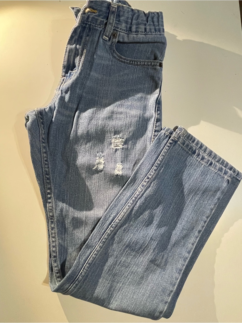 Women’s Light Wash Distressed High-Waist Jeans
